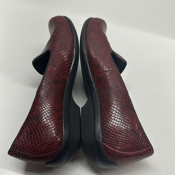 Dansko Olivia Loafers Slip On Comfort Shoes Leather Snakeskin Red Size 37 US 7 - Picture 9 of 12